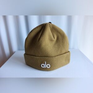 Alo Yoga, Notable Beanie, Golden Olive Branch, One Size